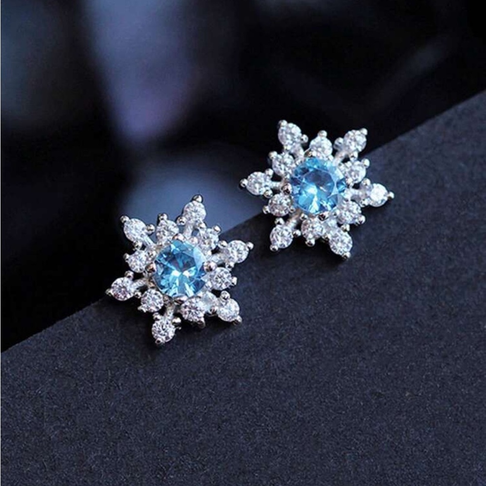 Delicate‎ Sparkling Blue Zirconia Snowflake Stud Earrings